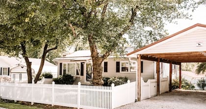 Jazzee's Diamond / Dog Friendly / Vacation Rental