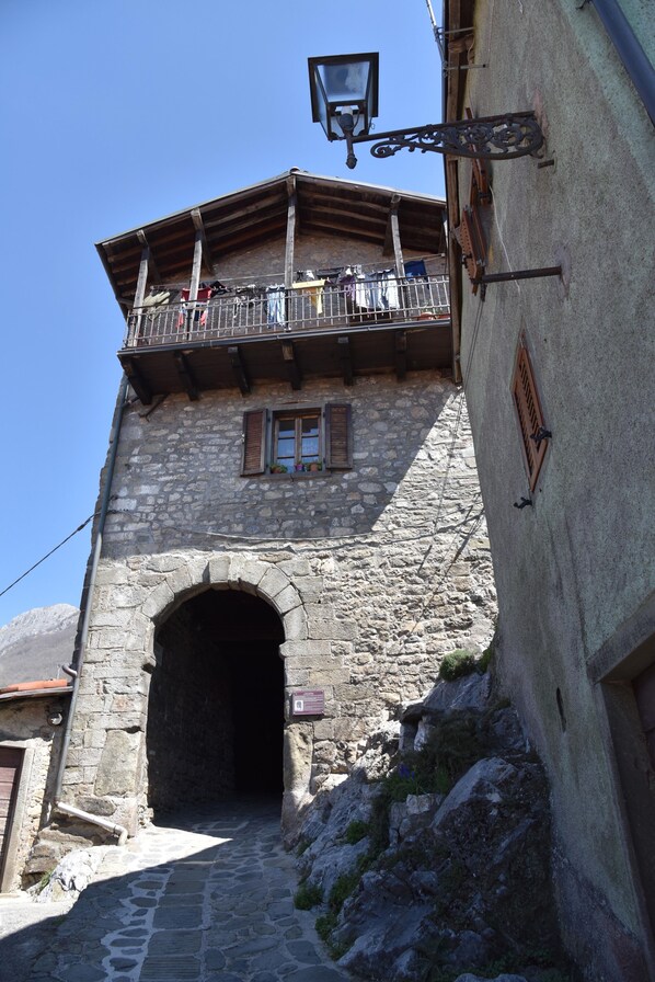 Exterior - Da Vinci Apartment_Prato All'Aia (private forest) (Corfino)