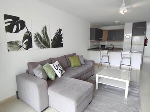 TV - HOLIDAY HOME 1205 WITH COMMUNAL POOL (Adeje)