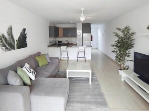 TV - HOLIDAY HOME 1205 WITH COMMUNAL POOL (Adeje)