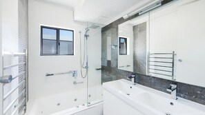 Combined shower/bathtub - Seaview 1  Fabulous Views & Location (Avoca Beach)