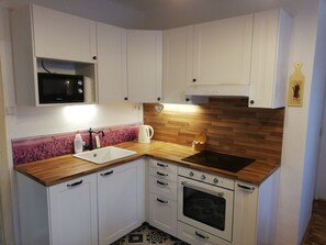 Fridge, microwave, oven, dishwasher