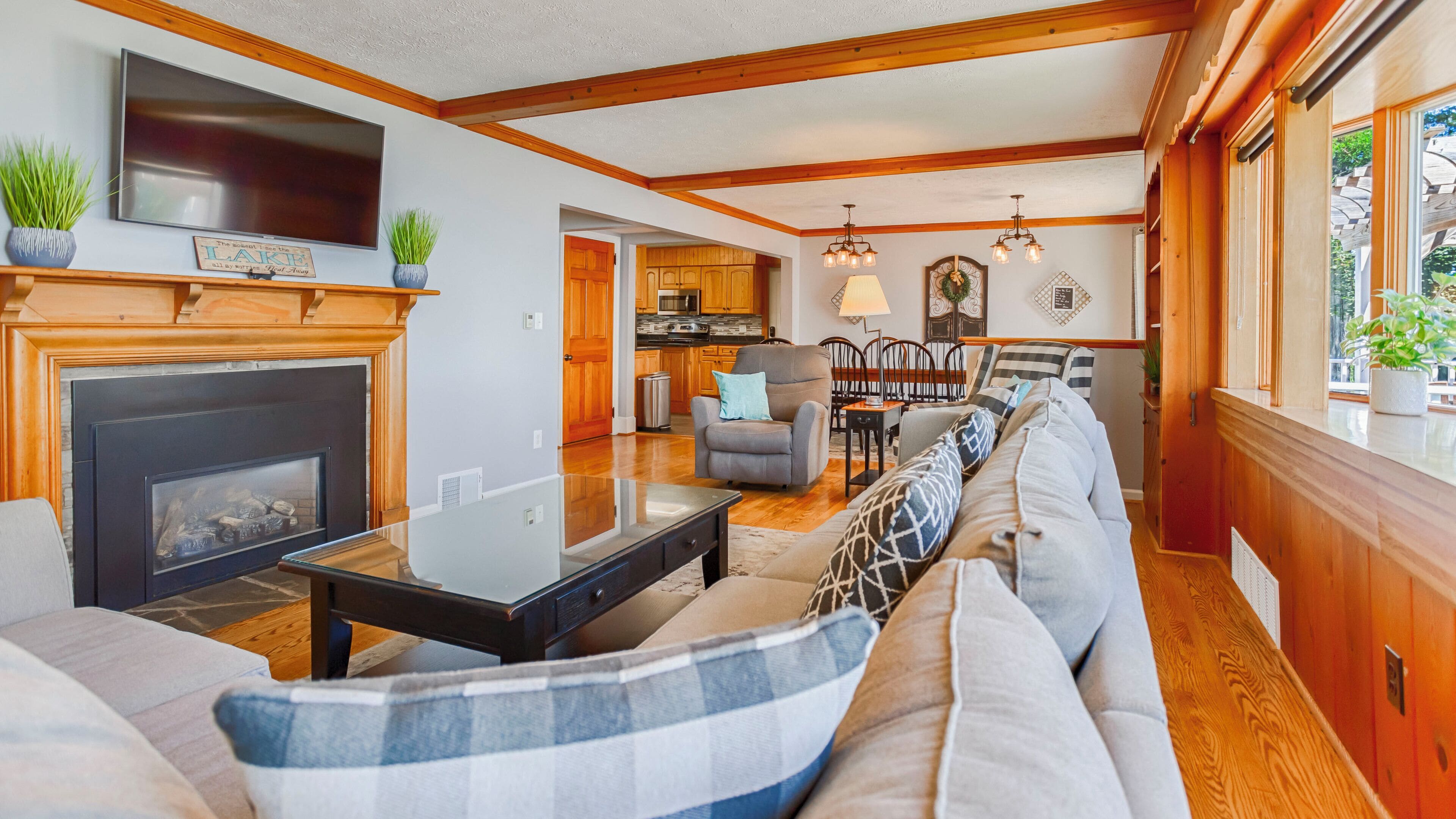 電視、壁爐、足球機、乒乓球設施