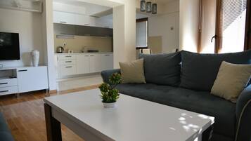 Een televisie en boeken