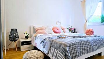 2 Schlafzimmer, Zimmersafe, Schreibtisch, schallisolierte Zimmer