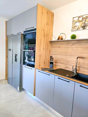 Fridge, microwave, oven, stovetop