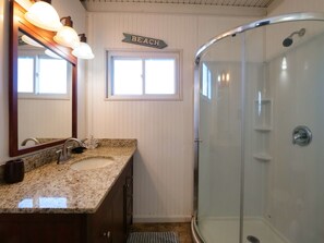 Dusche, Haartrockner, Handtücher