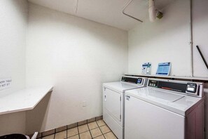 Interior - Shoreline Stay – Ocean View and Easy Beach Access (Virginia Beach)