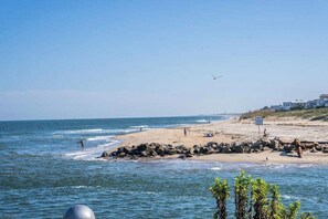 Beach nearby - Shoreline Stay – Ocean View and Easy Beach Access (Virginia Beach)