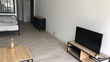 1 habitación, tabla de planchar con plancha, wifi y ropa de cama
