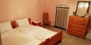 3 bedrooms, iron/ironing board, bed sheets - Recently reinovated stone-tower! (Milea)