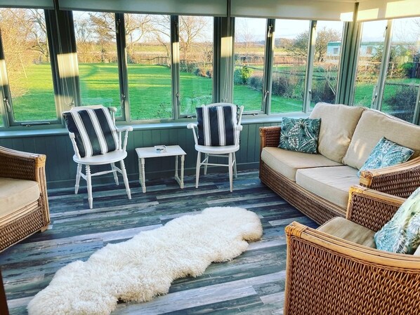 Smart TV, DVD player, books -  4 Bed Beach Bungalow with Dog-friendly Garden & Hot Tub on South Beach, Heacham (Heacham)