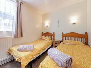 5 bedrooms, free WiFi, bed sheets - Captains Quarters - 16266 (Staithes, near Whitby)