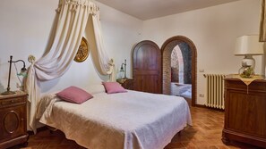 7 chambres, bureau, accès à Internet, literie fournie