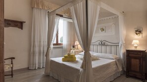 4 chambres, fer et planche à repasser, accès à Internet, literie fournie