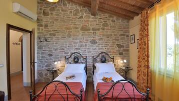 6 camere, accesso a Internet, lenzuola