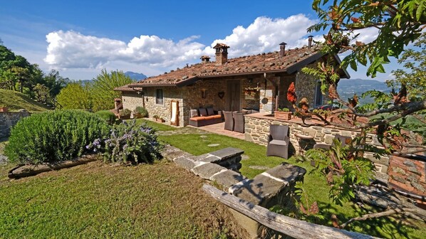 Property grounds - L'Ormasso, La Locanda del Moro, Pieve Fosciana, Lucca and Viareggio (Pieve Fosciana)