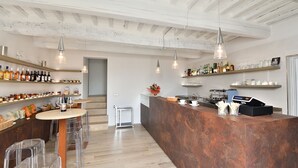 A modern bar area with a wooden ceiling, clear glass stools, and a variety of bottles and glasses on shelves. - Anna, Fattoria la Pieve, Roccalbegna, Grosseto and Maremma (Roccalbegna)