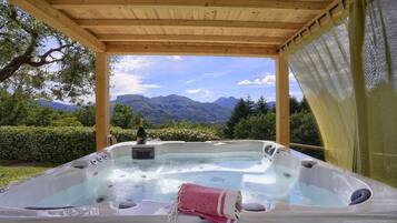 Bain à remous extérieur