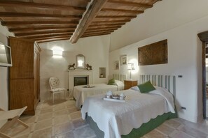 4 chambres, bureau, accès Internet, draps fournis
