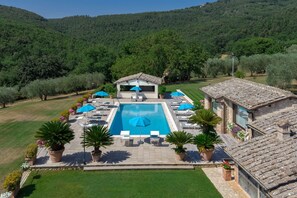 Außenpool, Liegestühle