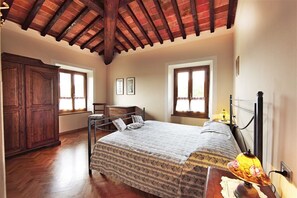 6 camere, accesso a Internet, lenzuola