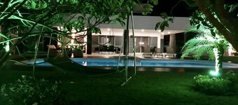 GRANDE MAISON DE LUXE DE 6 CHAMBRES AVEC PISCINE ET SPA EXTÉRIEUR