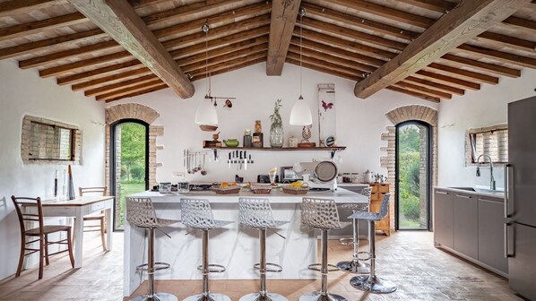 Fridge, microwave, oven, stovetop - Villa Collombroso, Porano, Orvieto in Umbria (Porano)