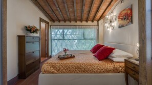 5 Schlafzimmer, Schreibtisch, Internetzugang, Bettwäsche