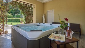 Tina de hidromasaje interior