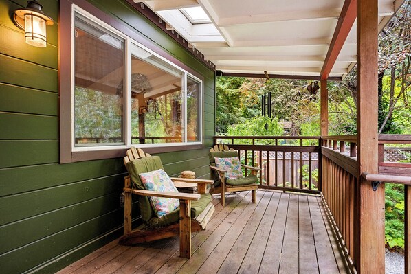 Terrace/patio - Getaway in the Forest, Surrounded by Peaceful Nature and Year-round Creek (Cazadero)