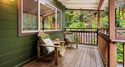Getaway in the Forest, Surrounded by Peaceful Nature and Year-round Creek