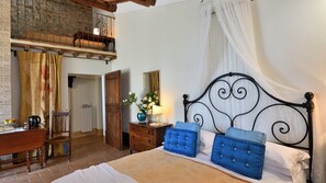 6 Schlafzimmer, Schreibtisch, Bügeleisen/Bügelbrett, Internetzugang