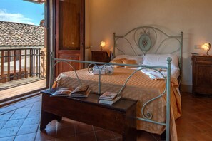 7 camere, accesso a Internet, lenzuola