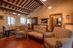 TV, fireplace - Casa Cerralta 14, Montalcino, Siena and Chianti (Montalcino)