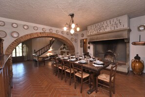 Dining - Villa la Maestà, Pergine Valdarno, Arezzo and Cortona (Pergine Valdarno)