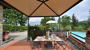 Outdoor dining - Sangiovese all'Aia, Gaiole in Chianti, Siena and Chianti (Gaiole in Chianti)