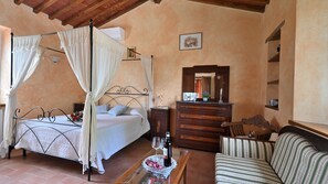 2 bedrooms, internet, bed sheets - Sangiovese all'Aia, Gaiole in Chianti, Siena and Chianti (Gaiole in Chianti)