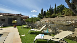 A stone building with a tiled roof, outdoor seating with chairs and tables, and a well-maintained lawn. - Le Cerreta, Gaiole in Chianti, Siena and Chianti (Gaiole in Chianti)