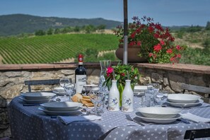 Outdoor dining - Casa Virginia, Gaiole in Chianti, Siena and Chianti (Gaiole in Chianti)