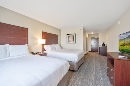 Premium bedding, pillowtop beds, in-room safe, desk. Cobblestone Hotel & Suites - Austin