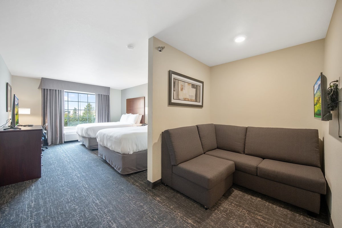 1 bedroom, premium bedding, pillowtop beds, in-room safe