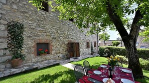 Outdoor dining - Casa Isabella, San Sano, Gaiole in Chianti, Siena and Chianti (Gaiole in Chianti)