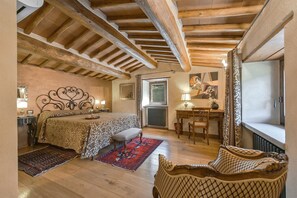 3 bedrooms, internet, bed sheets
