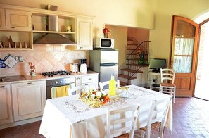 Frigorifero, forno, piano cottura, lavastoviglie