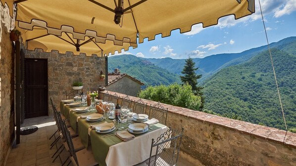 Outdoor dining - La Canonica, Bagni di Lucca, Lucca and Viareggio (Bagni di Lucca)