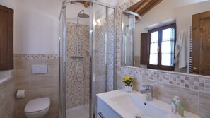 Hair dryer, towels - Sassolaia, Gaiole in Chianti, Siena and Chianti (Gaiole in Chianti)