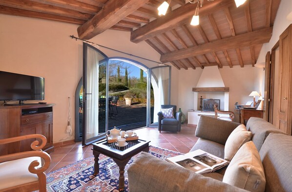 TV, fireplace - Sangiovese, Vignale, Castelnuovo Berardenga, Siena and Chianti (Castelnuovo Berardenga)