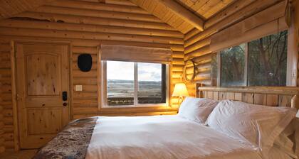 Ranch Hands Bunkhouse RiverView cabin - Sevier River Ranch - 1 Cal King Bed