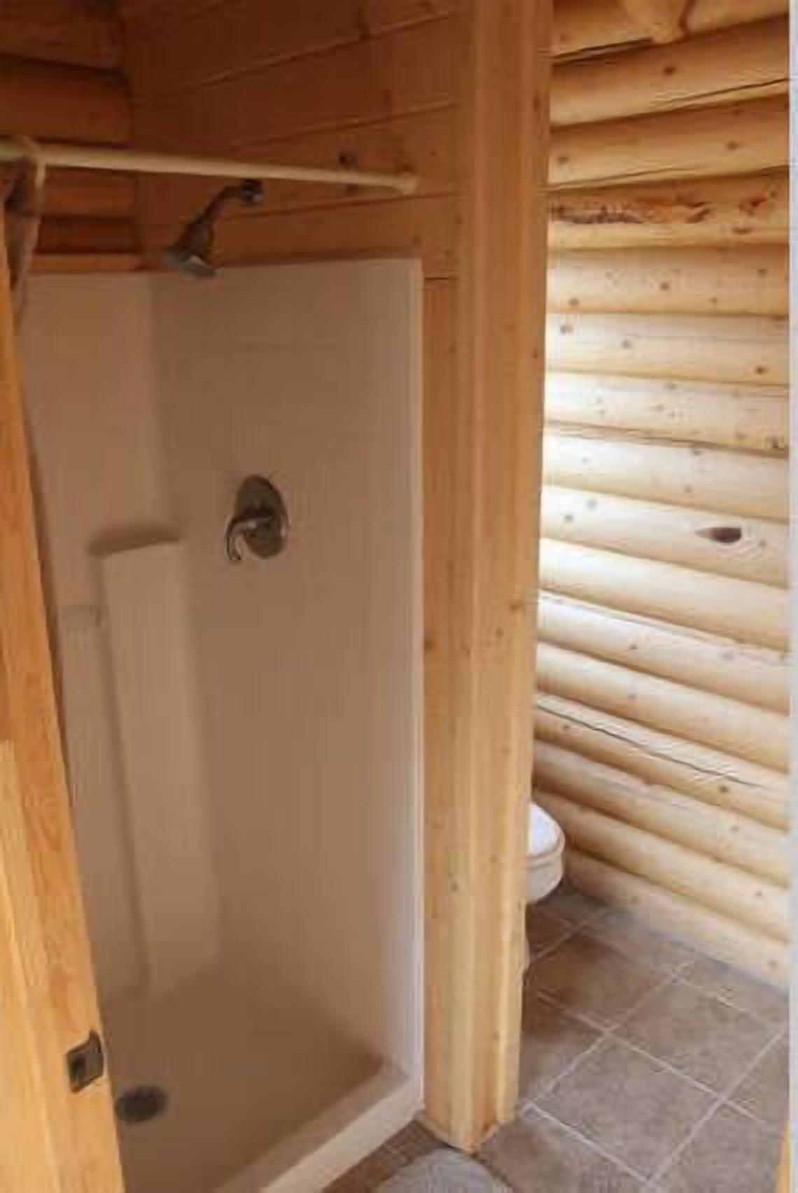 淋浴设施、吹风机、毛巾